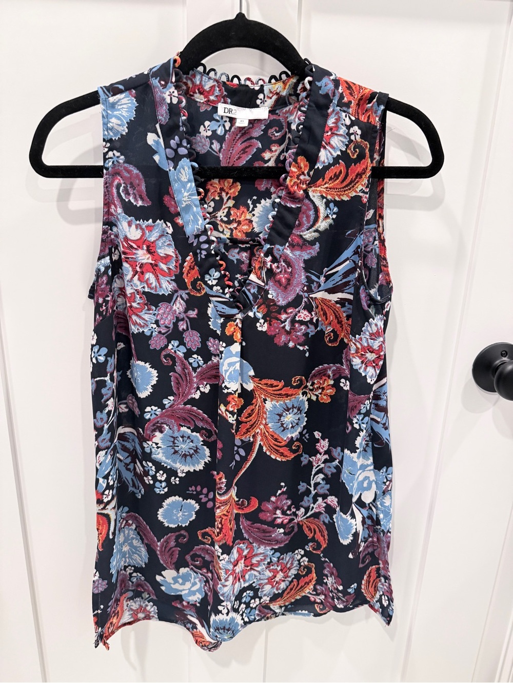DR2 Navy Floral Ruffle V-Neck Sleeveless Top
